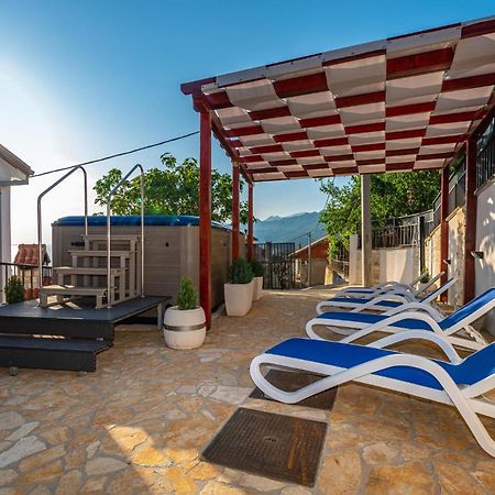 Awesome apartment in Rovanjska with 4 Bedrooms&WiFi Buitenkant foto