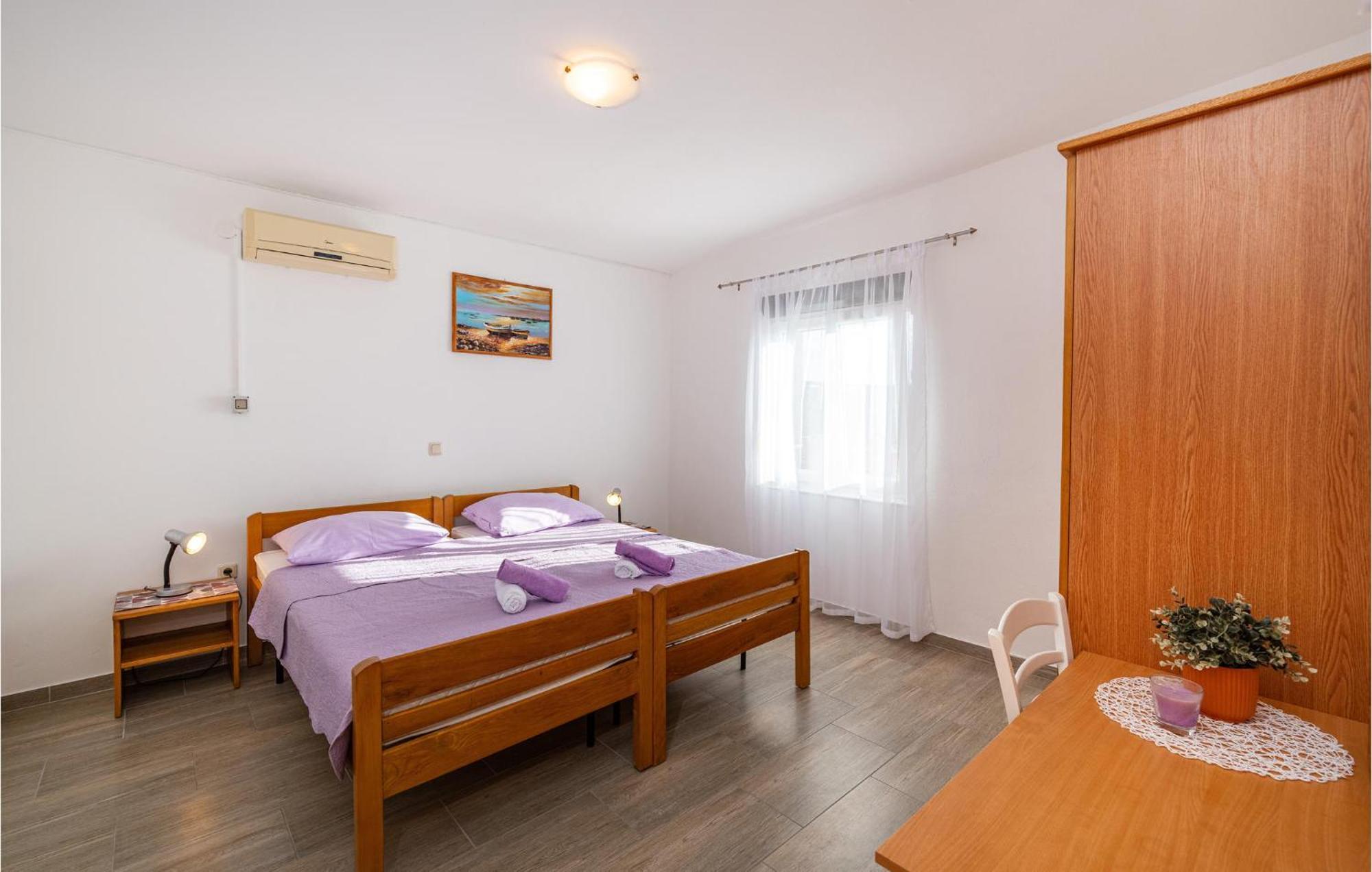 Awesome apartment in Rovanjska with 4 Bedrooms&WiFi Buitenkant foto