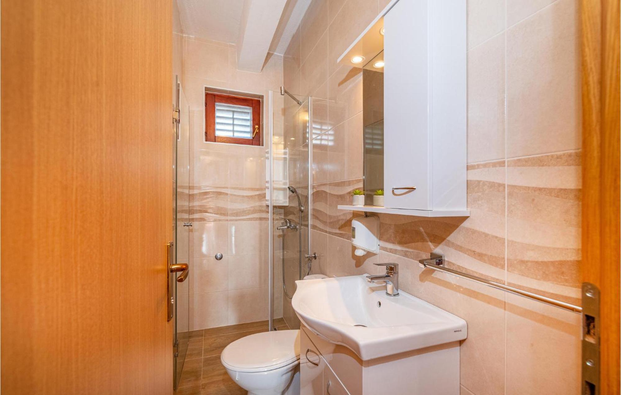 Awesome apartment in Rovanjska with 4 Bedrooms&WiFi Buitenkant foto