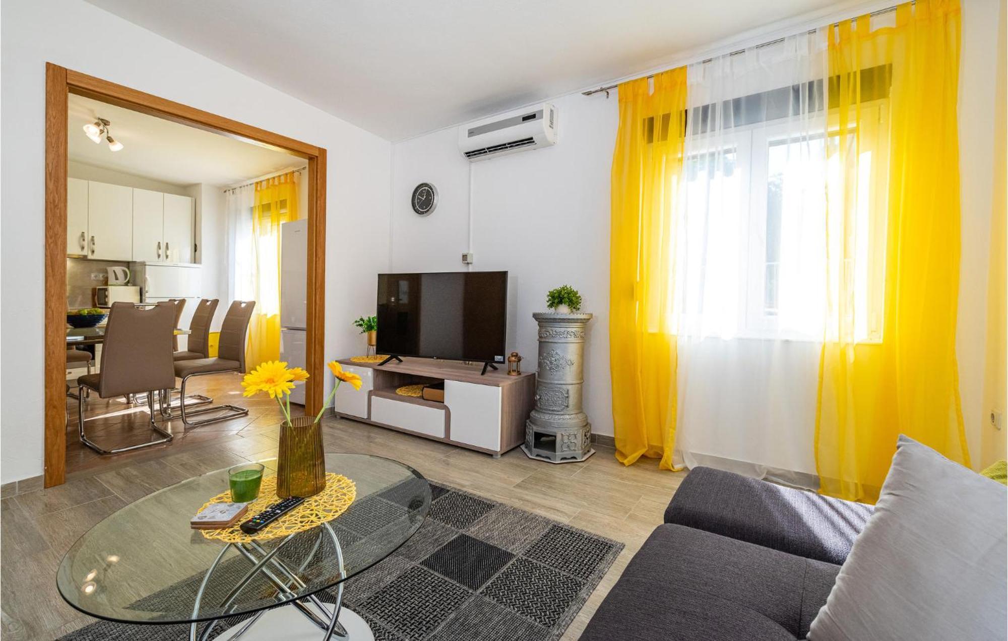 Awesome apartment in Rovanjska with 4 Bedrooms&WiFi Buitenkant foto