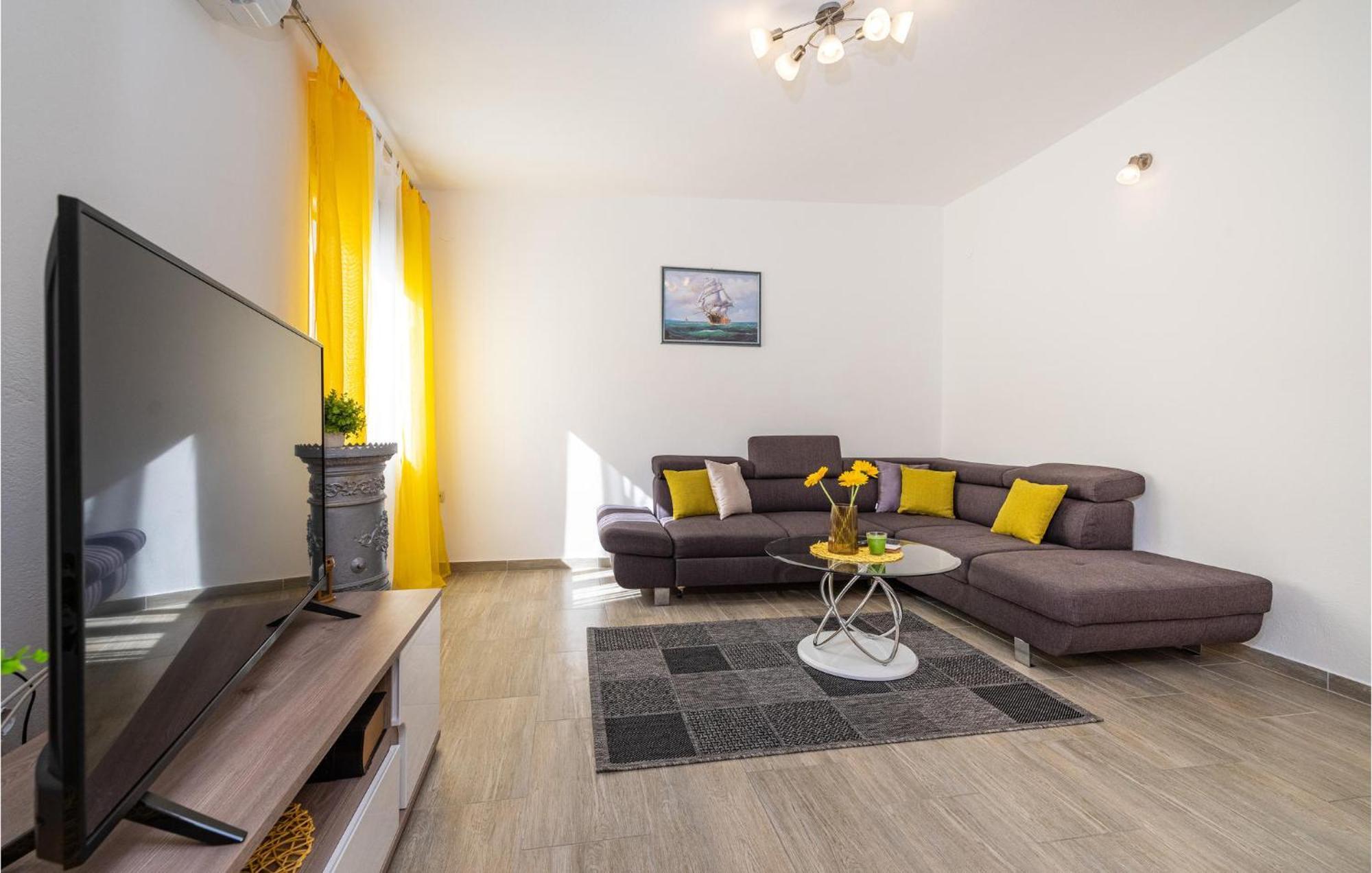 Awesome apartment in Rovanjska with 4 Bedrooms&WiFi Buitenkant foto