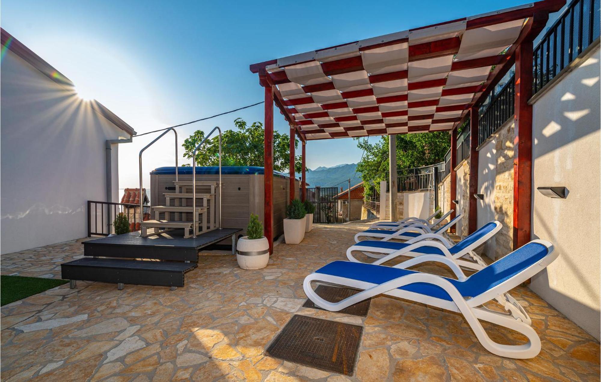 Awesome apartment in Rovanjska with 4 Bedrooms&WiFi Buitenkant foto